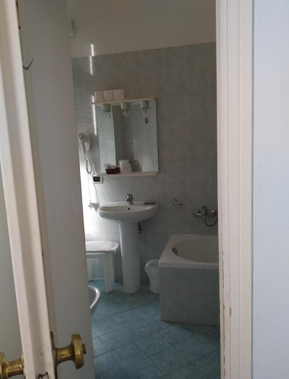 Hotel Lucciola Bordighera Luaran gambar