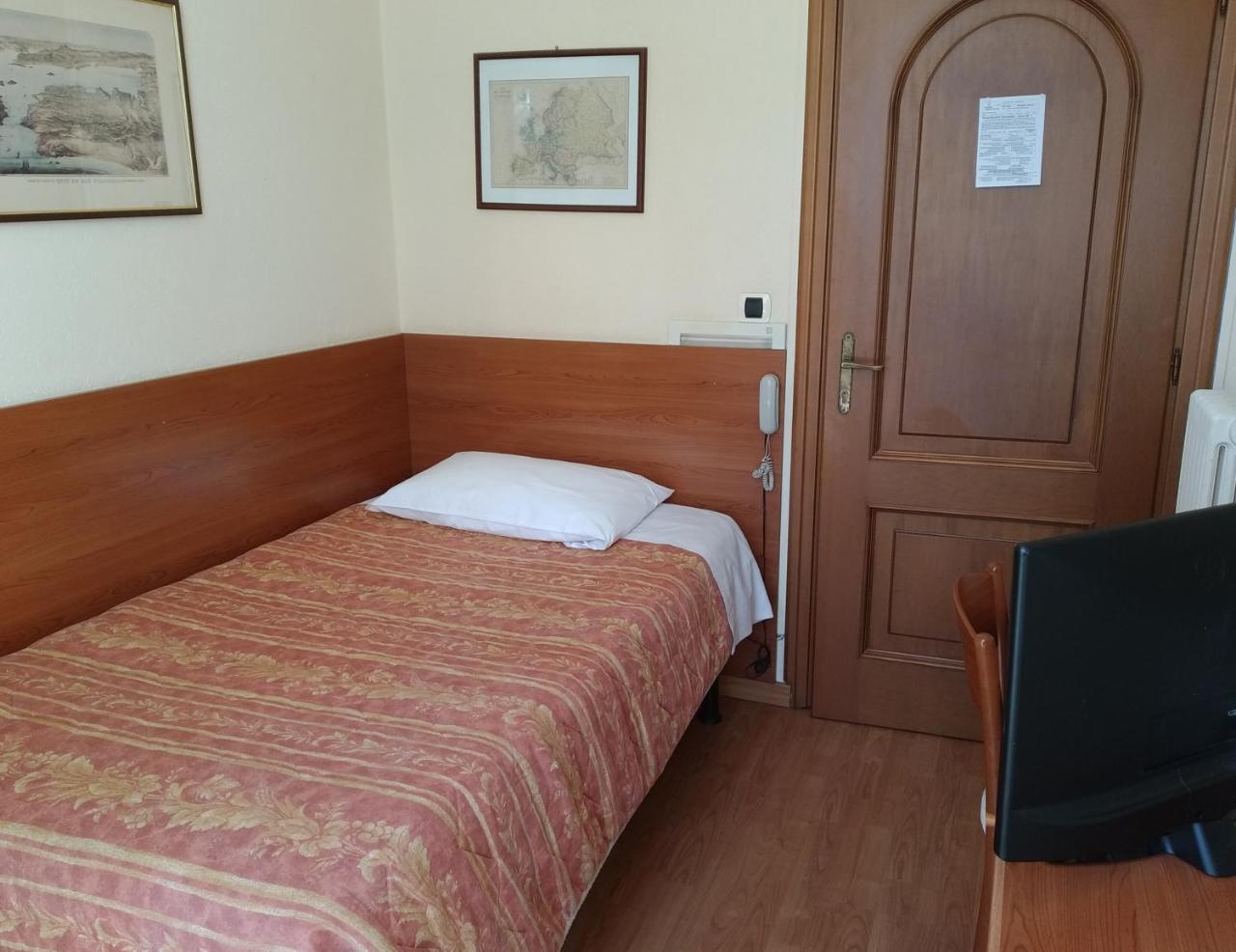 Hotel Lucciola Bordighera Luaran gambar