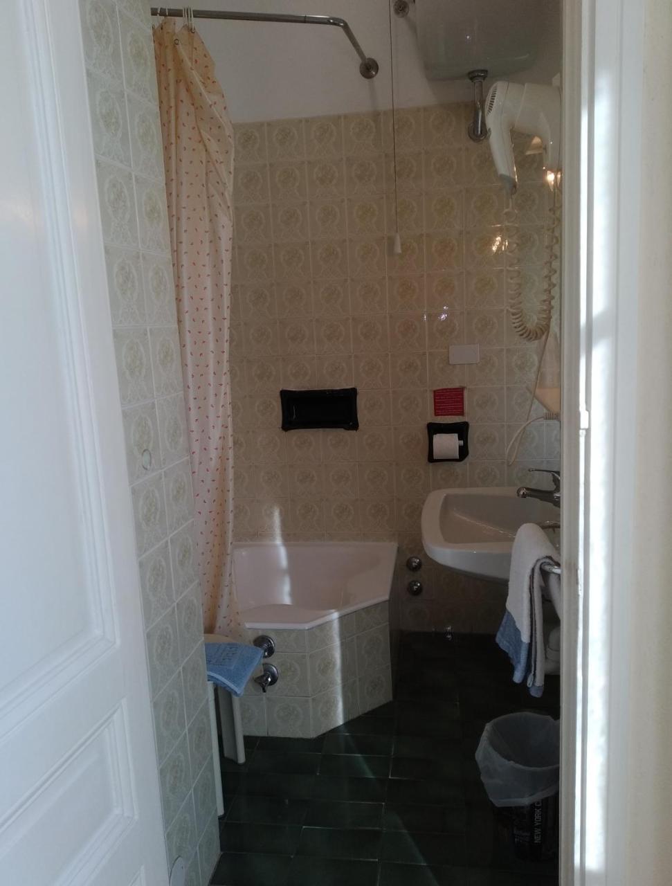 Hotel Lucciola Bordighera Luaran gambar
